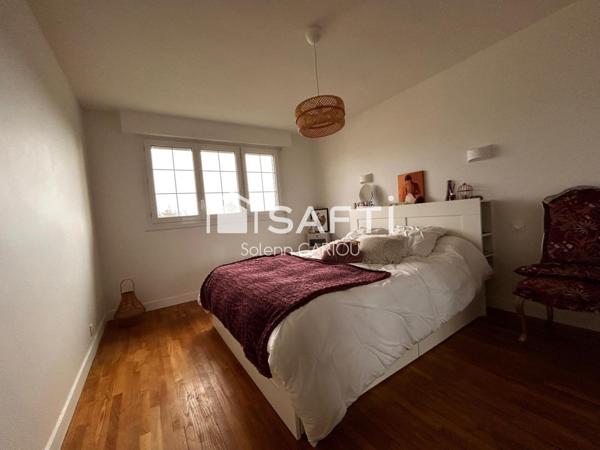 Propriété lumineuse et décoration soignée et chaleureuse