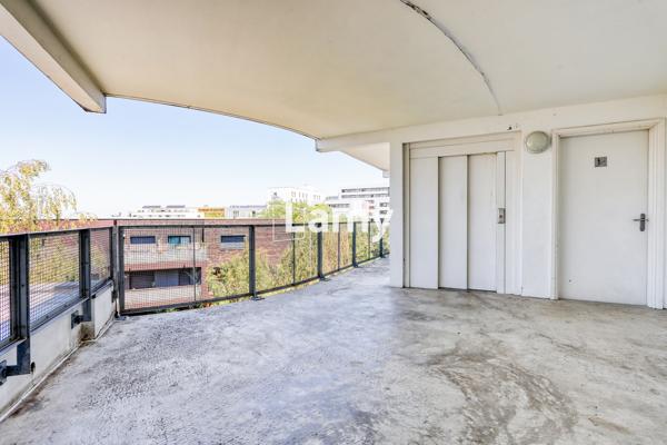 Appartement t4 + 2 parkings sous sol