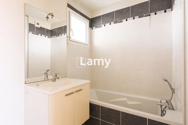 Appartement t4 + 2 parkings sous sol