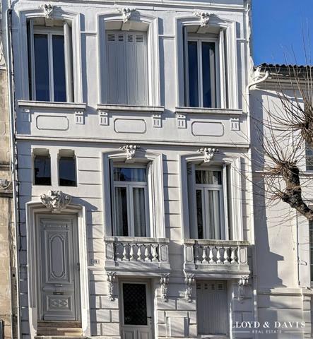Maison de ville 185 m² + sous-sol au coeur de Royan