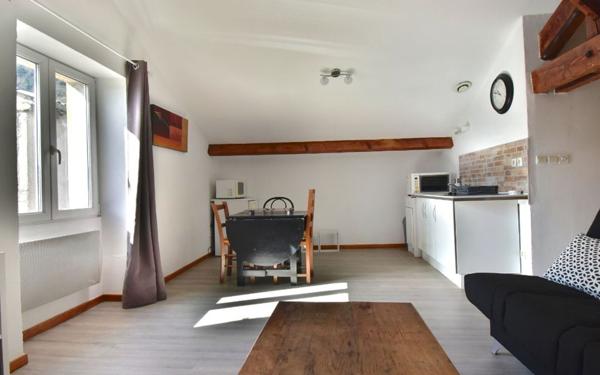 Maison à vendre    1 pièce • 176 m2 Tournon-sur-Rhône