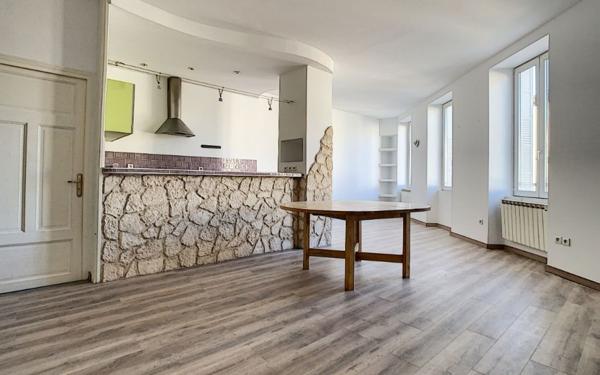 Maison à vendre    1 pièce • 176 m2 Tournon-sur-Rhône