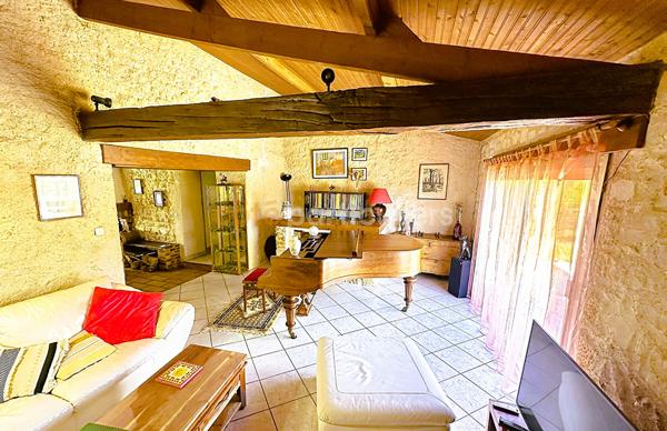 Vente
                Maison110 m² - 5 Pièces -
                    FLEURE (86340)