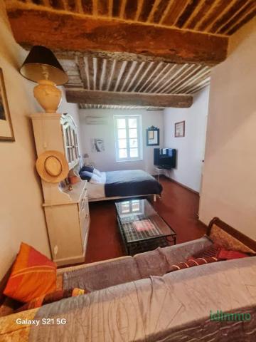 Exclusivité er Rare Draguignan bel F3 1 étage avec grande cour privative 50m² balcon et cave 225750€ crn2394 d Draguignan (83300)