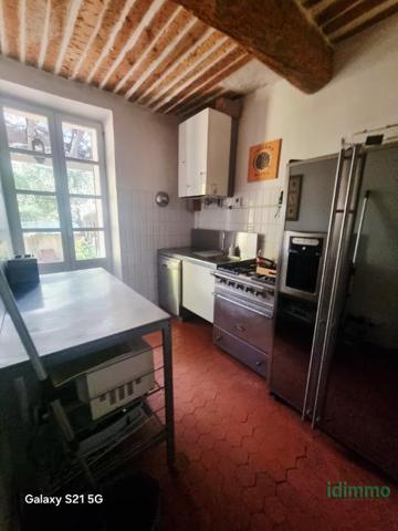 Exclusivité er Rare Draguignan bel F3 1 étage avec grande cour privative 50m² balcon et cave 225750€ crn2394 d Draguignan (83300)