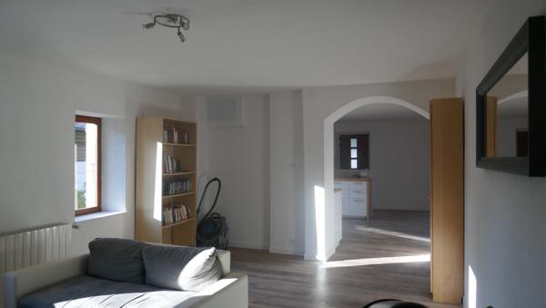 FAVERGES. MAISON DE VILLAGE AU CALME D'UN HAMEAU