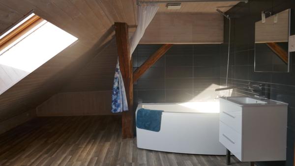 FAVERGES. MAISON DE VILLAGE AU CALME D'UN HAMEAU