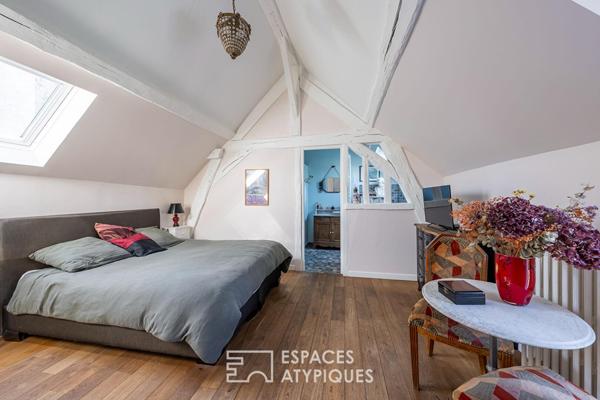 Corps de ferme rénové au coeur du village et son jardin secret