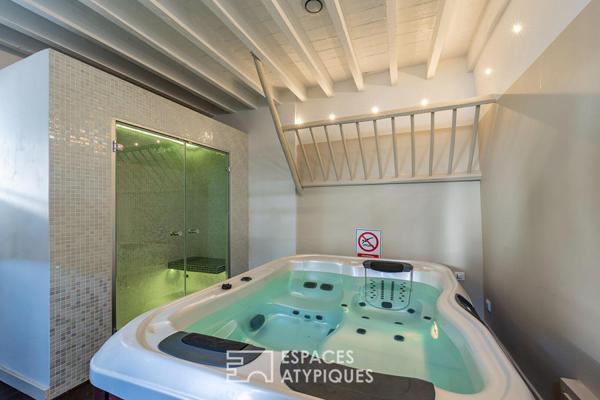 Corps de ferme rénové au coeur du village et son jardin secret