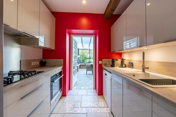 Corps de ferme rénové au coeur du village et son jardin secret