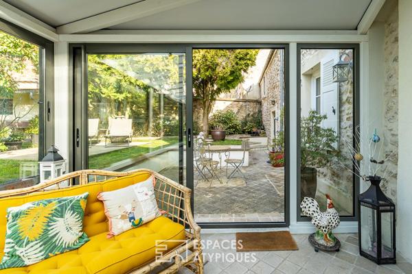 Corps de ferme rénové au coeur du village et son jardin secret