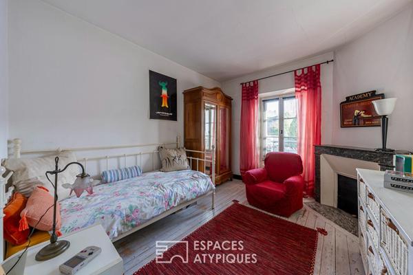 Corps de ferme rénové au coeur du village et son jardin secret