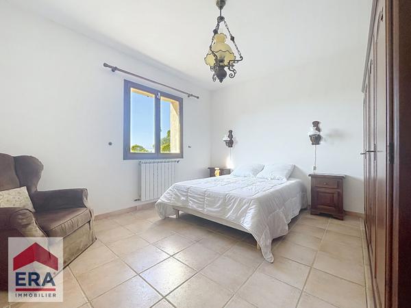 A louer Vill13013 MARSEILLE ST MITRE terrain garage piscine