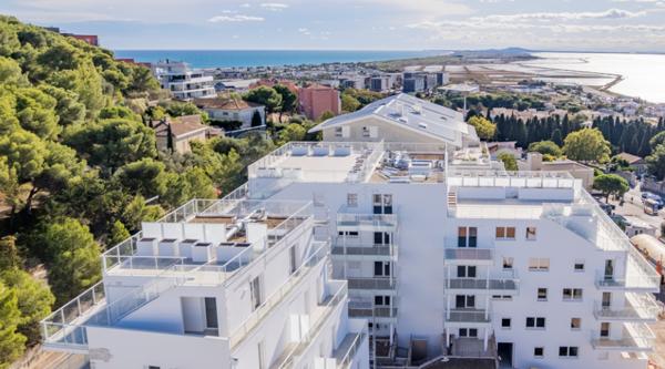 T4 lumineux de 89 m², terrasse de 63 m², avec vue panoramique sur le bassin de Thau