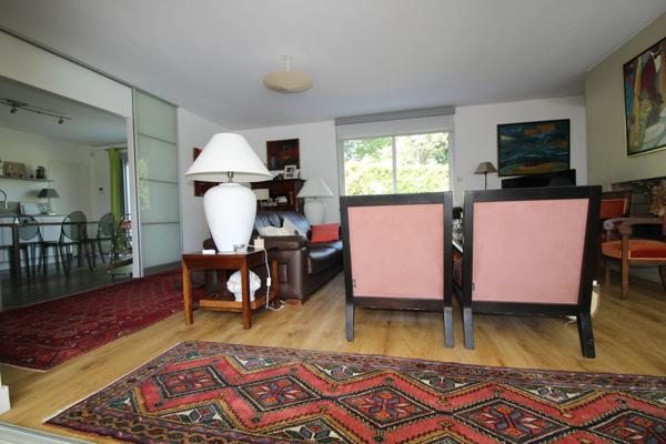 Aux PORTES de LA ROCHE su YON côté NORD, Maison de 238 m² avec 6 chambres, Bureau double, SDB, SDE, 3 WC et PISCINE, GARAGE et PARKING intérieur avec CARPORT 2 véhicules