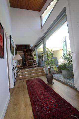 Aux PORTES de LA ROCHE su YON côté NORD, Maison de 238 m² avec 6 chambres, Bureau double, SDB, SDE, 3 WC et PISCINE, GARAGE et PARKING intérieur avec CARPORT 2 véhicules