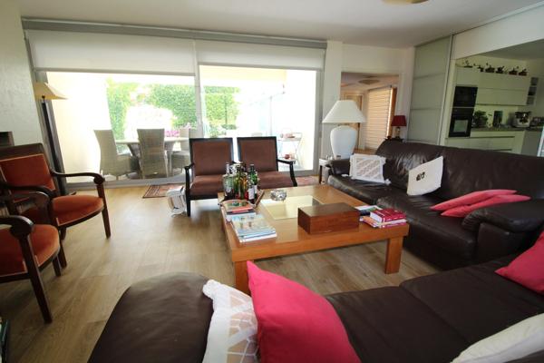 Aux PORTES de LA ROCHE su YON côté NORD, Maison de 238 m² avec 6 chambres, Bureau double, SDB, SDE, 3 WC et PISCINE, GARAGE et PARKING intérieur avec CARPORT 2 véhicules