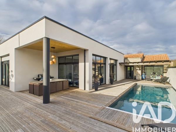 Maison à vendre 6 pièces 210 m² Saint-Yrieix-sur-Charente