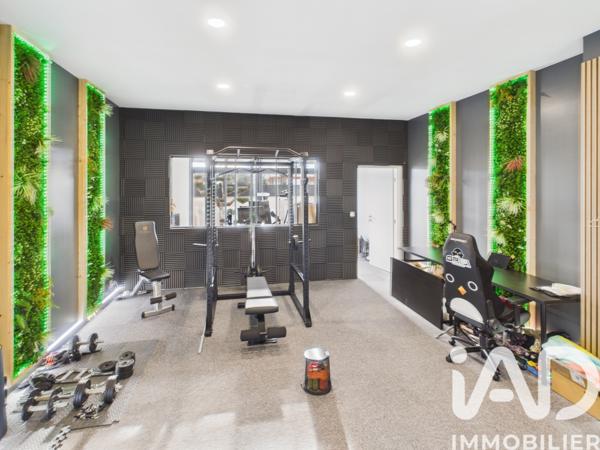 Maison à vendre 6 pièces 210 m² Saint-Yrieix-sur-Charente