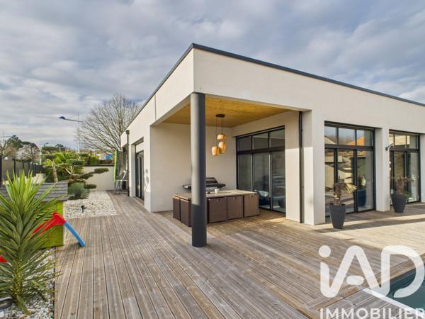 Maison à vendre 6 pièces 210 m² Saint-Yrieix-sur-Charente