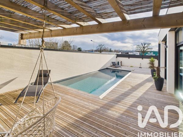 Maison à vendre 6 pièces 210 m² Saint-Yrieix-sur-Charente