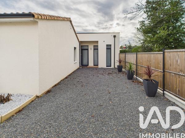 Maison à vendre 6 pièces 210 m² Saint-Yrieix-sur-Charente