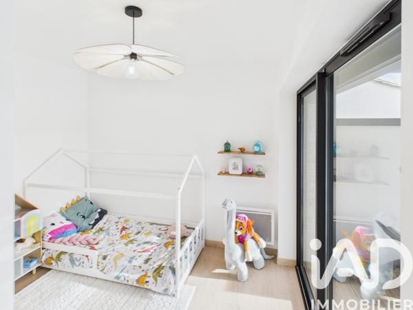 Maison à vendre 6 pièces 210 m² Saint-Yrieix-sur-Charente