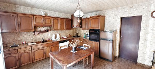 Saint-Pardoux-de-Drône (24600) Maison de 100 m² ,3 chambres ,secteur calme,terrain de 1700 m²,10 minutes de Riberac,25 minutes de Perigueux.