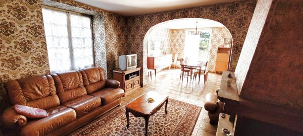 Saint-Pardoux-de-Drône (24600) Maison de 100 m² ,3 chambres ,secteur calme,terrain de 1700 m²,10 minutes de Riberac,25 minutes de Perigueux.