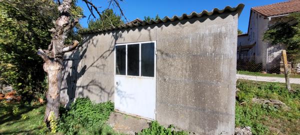 Saint-Pardoux-de-Drône (24600) Maison de 100 m² ,3 chambres ,secteur calme,terrain de 1700 m²,10 minutes de Riberac,25 minutes de Perigueux.