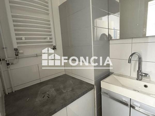 Location Local commercial 3 pièces 73.48 m² - 23 RUE JOSEPH BERTHOIN Fontaine 38600