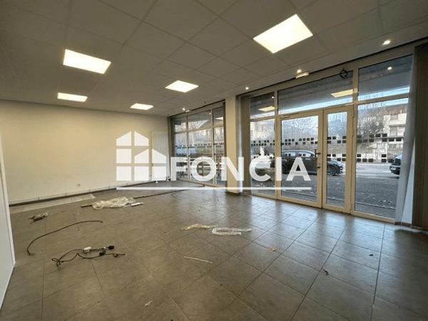 Location Local commercial 3 pièces 73.48 m² - 23 RUE JOSEPH BERTHOIN Fontaine 38600