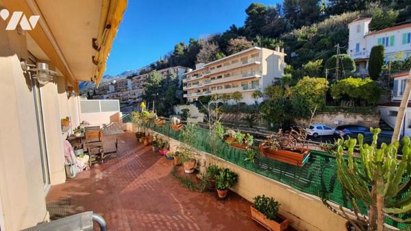 DEUX PIÉCES AVEC STATIONNEMENT.