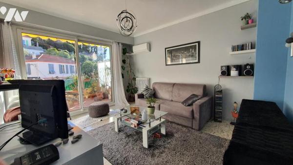 DEUX PIÉCES AVEC STATIONNEMENT.