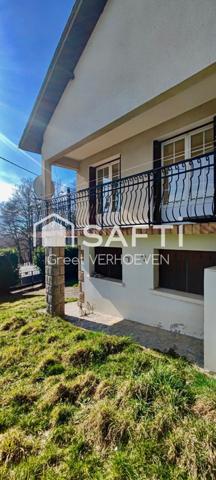 Maison familiale à rénover avec différents possibilités!