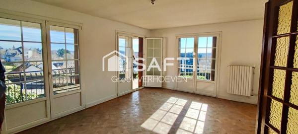 Maison familiale à rénover avec différents possibilités!