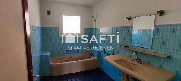 Maison familiale à rénover avec différents possibilités!