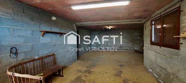 Maison familiale à rénover avec différents possibilités!