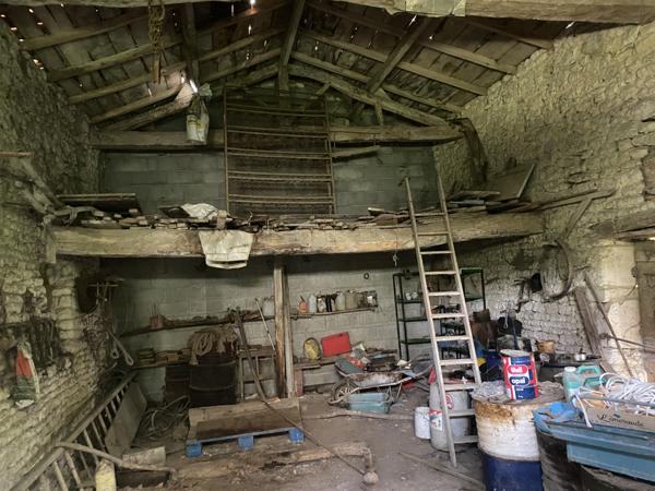 Landrais (17290) Terrain Chais, étables et granges