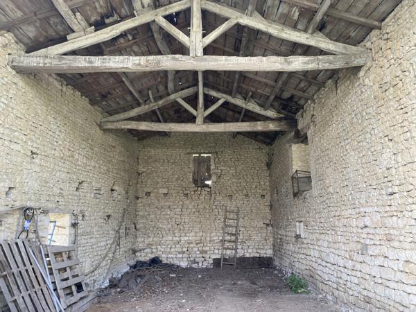 Landrais (17290) Terrain Chais, étables et granges