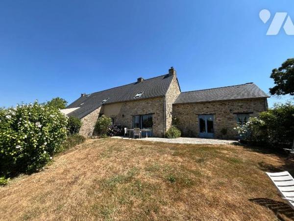 GUICHEN / MAISON EN PIERRES / 260 M²

Situé dans un environnement calme et à l'abri des regar...