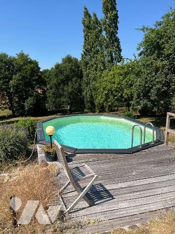 GUICHEN / MAISON EN PIERRES / 260 M²

Situé dans un environnement calme et à l'abri des regar...