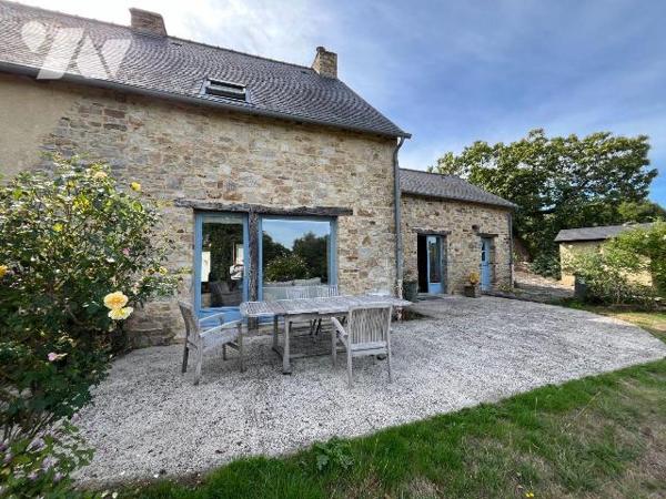 GUICHEN / MAISON EN PIERRES / 260 M²

Situé dans un environnement calme et à l'abri des regar...