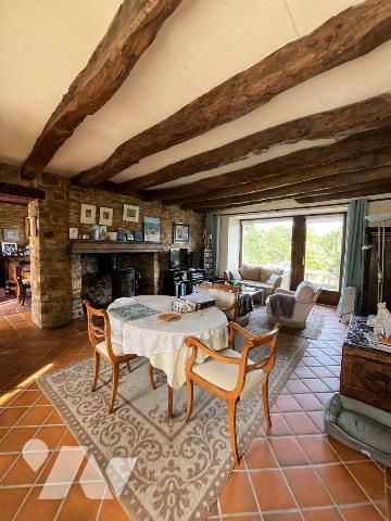 GUICHEN / MAISON EN PIERRES / 260 M²

Situé dans un environnement calme et à l'abri des regar...