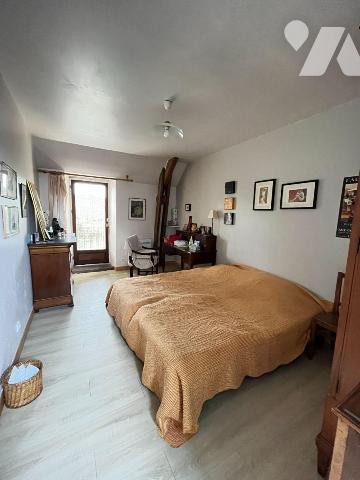 GUICHEN / MAISON EN PIERRES / 260 M²

Situé dans un environnement calme et à l'abri des regar...