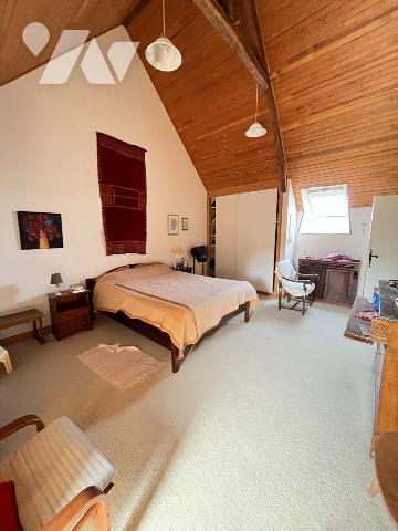 GUICHEN / MAISON EN PIERRES / 260 M²

Situé dans un environnement calme et à l'abri des regar...