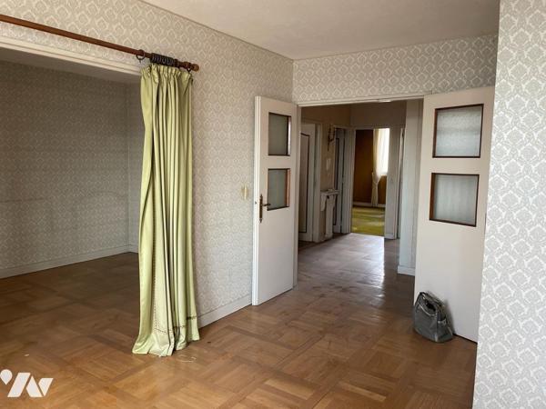 APPARTEMENT 3 PIECES TRAVERSANT 5ème ETAGE 2 PLACES PARKING 1 BOX