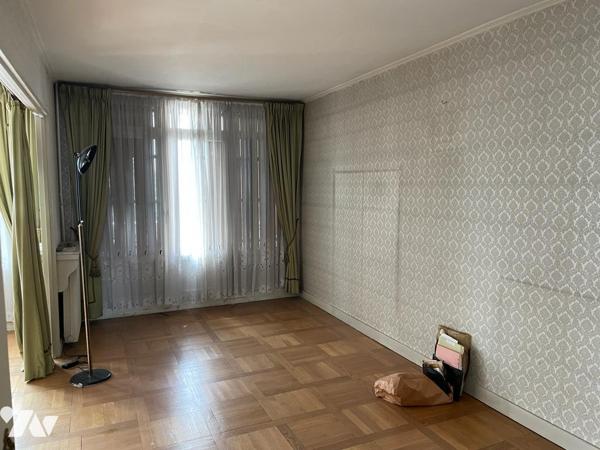 APPARTEMENT 3 PIECES TRAVERSANT 5ème ETAGE 2 PLACES PARKING 1 BOX