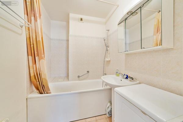 Appartement à vendre à Paris 20e arrondissement à Paris (75020), ref : 2 PIECES VILLA NYMPHEAS   
SAINT FARGEAU