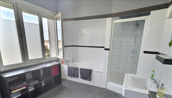 Immeuble à vendre |  Tonneins |  290 m²